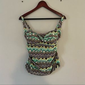 EUC La Blanca green chevron print tankini top size 10 swimsuit Top Only